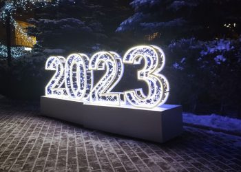 Россияне признались, что имитируют радость Нового года, чтобы не расстраивать близких