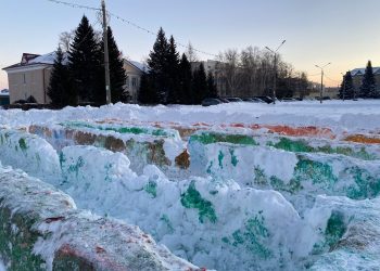 Дети-хулиганы разнесли снежный городок в Барабинске — делом занимается полиция