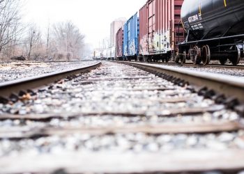 В Искитиме под колеса поезда попал 67-летний дедушка