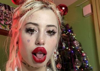 Концерт возмутившей Союз отцов певицы Hofmannita отменили в Новосибирске