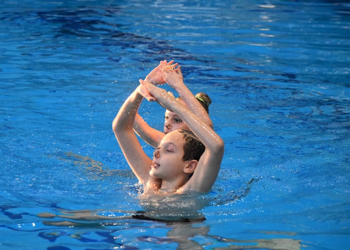 В Новосибирской области на чемпионате по синхронному плаванию впервые выступили два смешанных дуэта