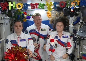 Космонавт из Новосибирска Анна Кикина поздравила землян с Новым годом