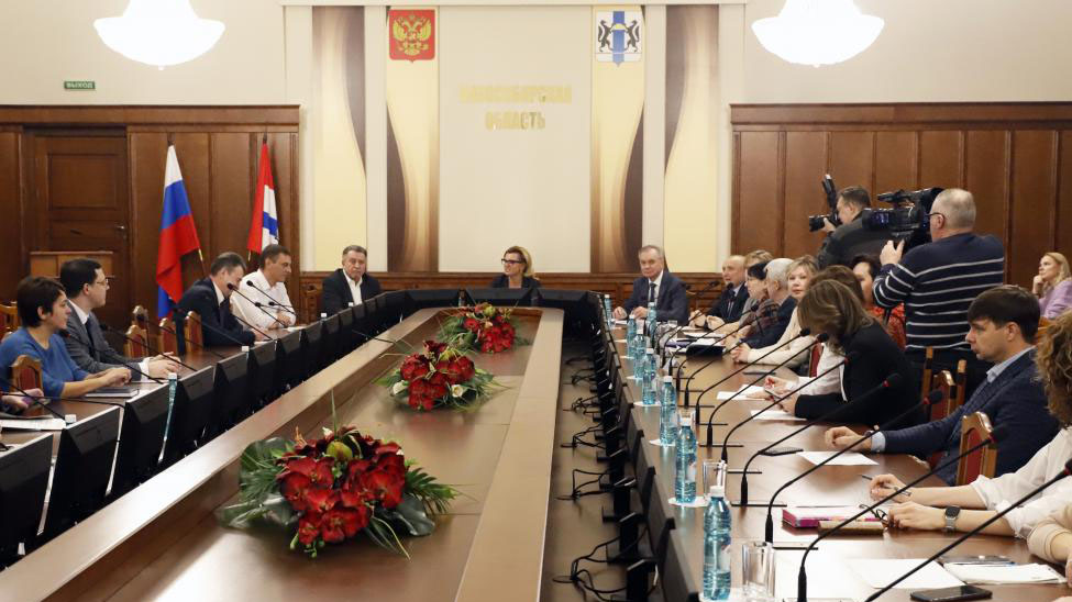 Круглый стол о внедрении Единого налогового счета прошел в Заксобрании Новосибирской области