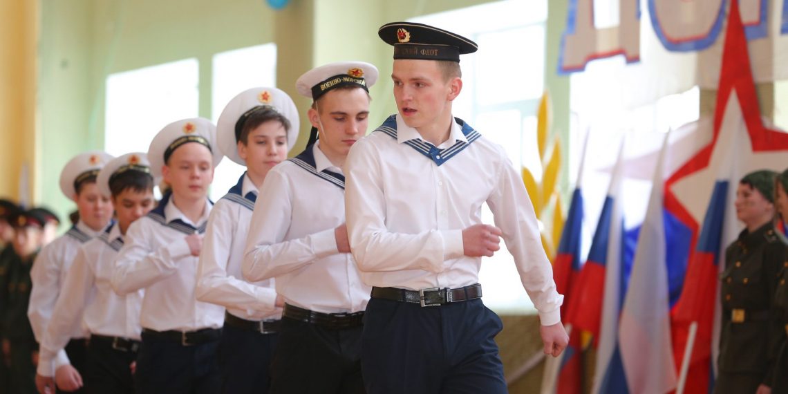 Защитники Отечества: как в Центрах помощи детям, оставшимся без попечения родителей, проводится патриотическое воспитание молодежи