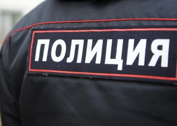 Неадекват с ножом и проколотым ухом пугает жителей Академгородка