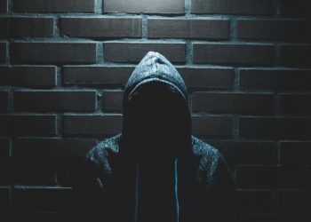 Пугают детей и взрослых: прокуратура займется бандой «Ашановских» подростков из Новосибирска