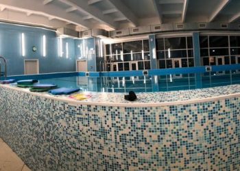 Учителя физкультуры из Новосибирска обвинили в гибели второклассницы в бассейне