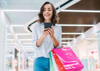 Перед 8 Марта вырос трафик на сайтах российских брендов одежды