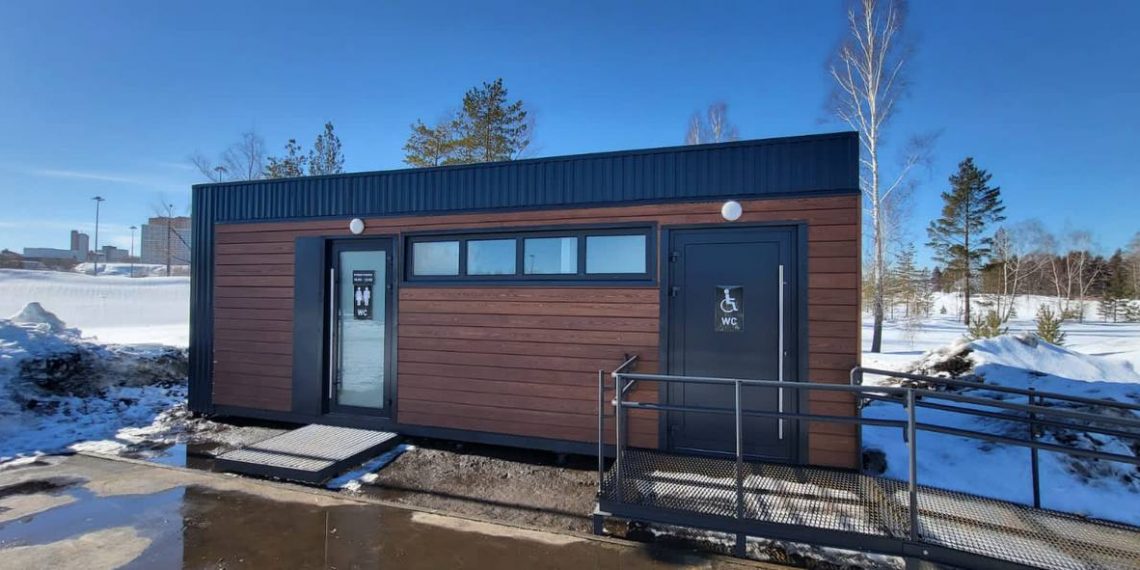 Бесплатный туалет и павильон под кафе установили в парке возле нового ЛДС