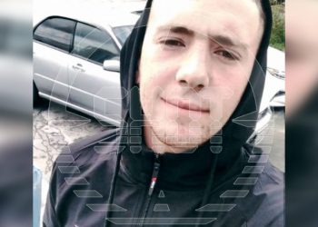 В Новосибирске чуть не задушивший 16-летнюю школьницу полицейский арестован