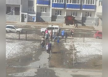 Застукали с сигаретой: пятиклассник-вейпер устроил разборки с учителем в Новосибирске