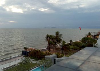 Таиланд полностью открыт для туристов, но есть три «Но»