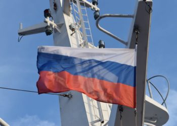 Неизвестные сорвали флаги РФ в поселке под Новосибирском