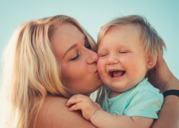 В Кузбассе до конца лета ввели сокращенный рабочий день для матерей