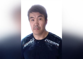 Мужчина в зеленой шапке сошел с поезда в Новосибирске и пропал