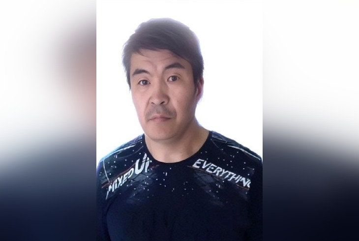 Мужчина в зеленой шапке сошел с поезда в Новосибирске и пропал