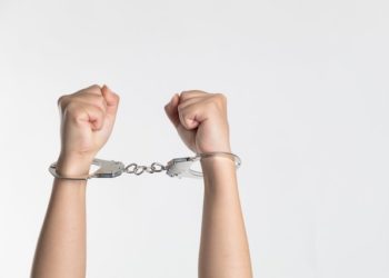 В Новосибирске 21-летний аферист обманул местных жителей на 8,5 млн рублей