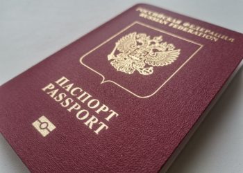 Дума приняла закон об изъятии загранпаспорта у призывников