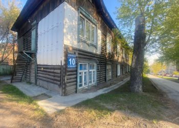 Пол обрушился в аварийном доме в Новосибирске — прокуратура организовала проверку