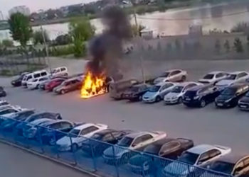 Приревновал: полиция задержала поджигателя машины у ЖК «Лето» в Новосибирске