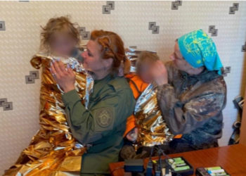 Потерявшихся сестер из Кузбасса обнаружили возле леса — их искали волонтеры со всей Сибири