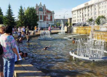 В Новосибирске из-за аномальной жары изменят график работы фонтанов