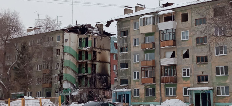 В Новосибирске начали демонтировать взорвавшийся дом на Линейной