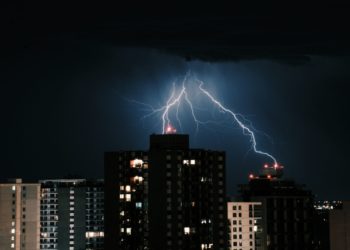 МЧС предупредило новосибирцев о надвигающихся грозах