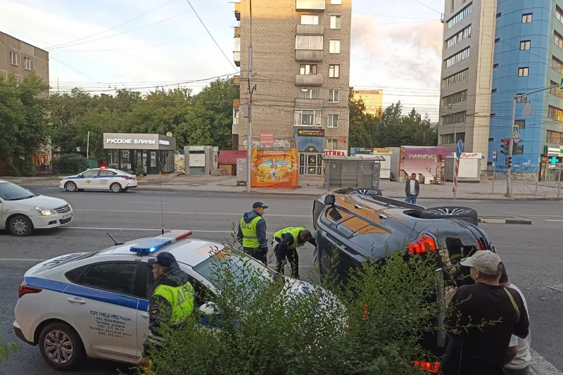 Водила без прав: в МВД дали подробности ДТП с переворотом в Новосибирске