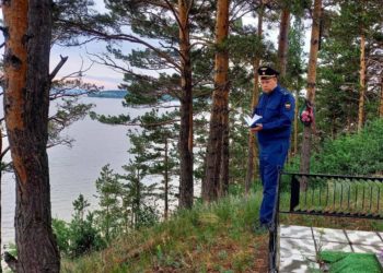 Под Новосибирском около 30 могил могут обрушиться в реку Бердь