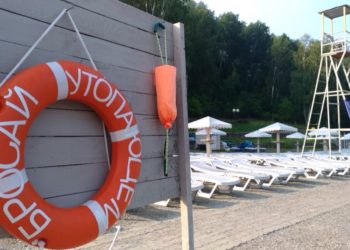 Неофициальный пляж в микрорайоне Шлюз признали опасным для купания