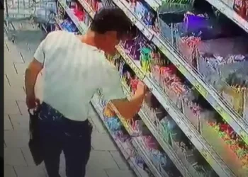 В Новосибирске вора-сладкоежку объявили в розыск за кражу шоколада на 3,5 тысячи рублей