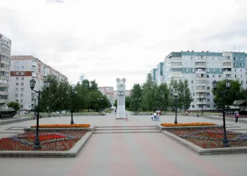 Памятники ВОВ на бульваре Победы в Новосибирске оказались бесхозяйными