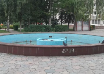 Дети разгромили единственный фонтан в городе Обь