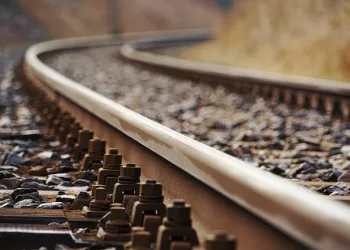 Спички детям не игрушки: устроившим поджог на ж/д подросткам продлили срок ареста