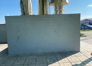 В Чулыме неизвестный написал матерное слово на памятнике в честь погибших солдат