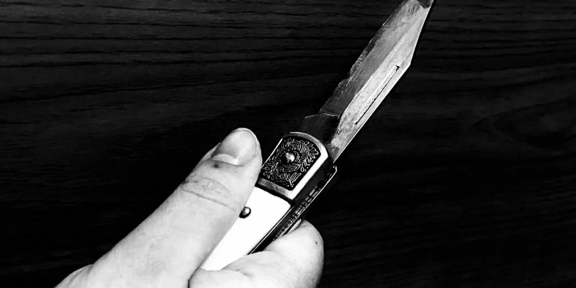 На берегу Оби нашли дачника с перерезанным горлом