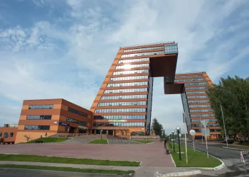 Жители Новосибирска начали получать сообщения о взрывах в Академгородке