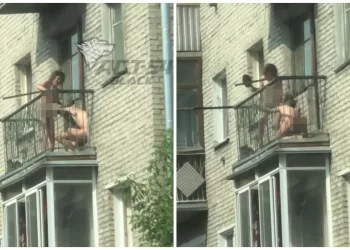 Голая пара устроила бой сковородкой на балконе дома в Новосибирске