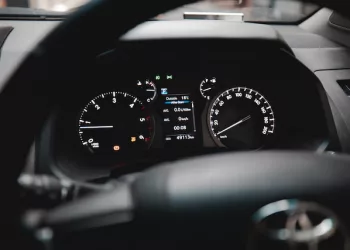 Креативный угон: сибиряк загрузил чужую «Toyota Land Cruiser» на эвакуатор и уехал в гараж