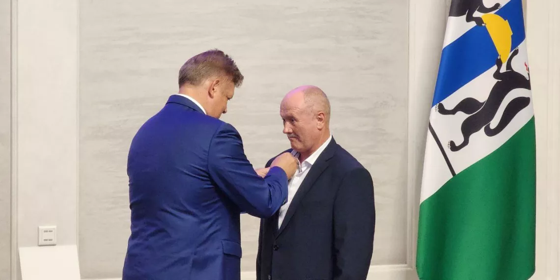 Сотруднику АО «РЭС» вручили государственную награду