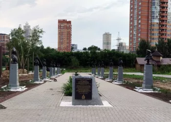 Аллея памятников выдающимся деятелям имперских времён появилась на Мочищенском шоссе Новосибирска