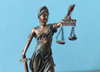 В Новосибирске арестовали полицейских, подозреваемых в убийстве подростка