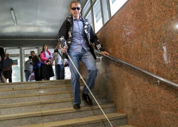 Новосибирцы с нарушениями слуха, зрения и мобильности проверили метро на доступность