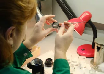 Новосибирская область вошла в число регионов с наиболее успешными практиками по содействию организациям ОПК в поиске нужных специалистов