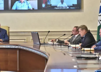 Андрей Травников поручил мэру Новосибирска взять на контроль комплексный ремонт дорог и тротуаров по примеру Академгородка