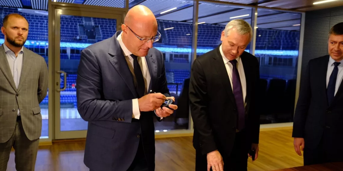 «Сибирь-Арена» и ИТ-разработки: Вице-премьер РФ Дмитрий Чернышенко работает в Новосибирской области