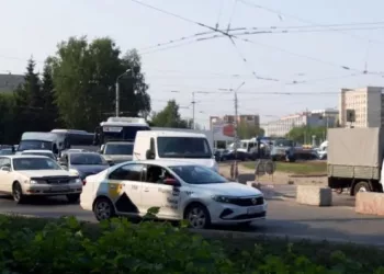 «Поделитесь едой»: 9-балльные пробки украли вечер новосибирцев