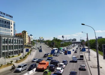 «Пешком быстрее»: новосибирцы не теряют надежды в пятничных пробках