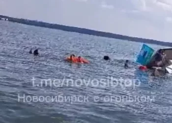 Названа причина затопления судна с десантниками в Обском море